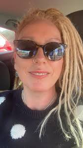 Got a lil Madusa piercing yesterday to match with my lip. 10mm bar is full  with swell. I initially went for a septum but as expected my nose anatomy  didn't fit with