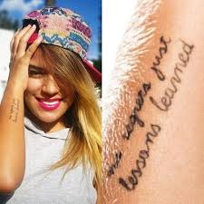 Fecha de nacimiento | karol g, anuel aa, becky g, nicky jam y natti natashase han ganado un espacio en el mundo de la música, muchos de ellos siendo jóvenes artistas ¿cuántos años tienen karol g y anuel aa? Karol G S 9 Tattoos Meanings Steal Her Style