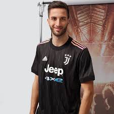 מדי ב' של יובנטוס משתנים מידי כמה עונות. Juventus Football Club Official Website Juventus Com
