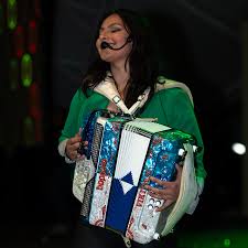 Laura Urbano Oficial - YouTube