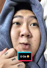 Hoàng tử chúm chím gây cười với khoảnh khắc hài hước