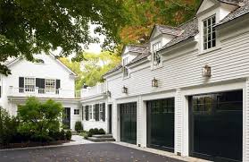 White Garage And House Black Shutters And A Black Garage Door Bauernhaus Aussenbereich Haus Gestalten Architektur