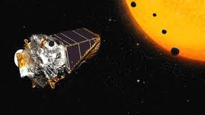 اكتشاف نظام نجمي يشبه نظامنا الشمسي يتكون من ثمانية كواكب - BBC News عربي