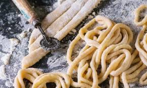 Dal 1857 le cariche si ridussero a due e, dopo l'unità d'italia, nel 1867 furono aboliti i capitoli come enti di diritto civile e quindi non potevano più avere delle proprietà. Pici All Aglione 5 Indirizzi Per Raccontare La Cucina Della Memoria Toscana La Repubblica