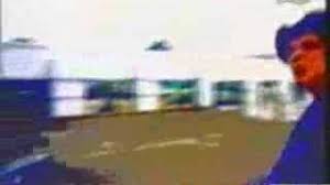 Ça ne prend que 2 minutes pour vous donner accès à des millions de les amours, peines et problèmes d'une bande de jeunes dans une école supérieure d'arts scéniques très réputée de madrid. Un Dos Tres Musiques Saison 2