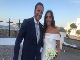 La campionessa di scherma elisa di francisca ha condiviso uno scatto in cui in tenuta da fioretto allatta il figlio. Elisa Di Francisca Si E Sposata Matrimonio A Ischia Con Ivan Villa