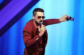 Born hirdesh singh on 15 march 1983, in hoshiarpur, he has risen to be the highest paid musician in bollywood. Churumurihow Shreya Ghoshal And Yo Yo Honey Singh Got Caught In Murthy Angadi Churumuri