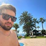 Arthur Papay's Instagram, Twitter & Facebook