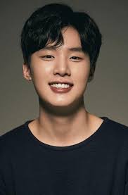 Interview Kim Dong Hee Chooses The Best And Worst Families On Sky Castle Kim Dong Handsome Korean Actors Actors