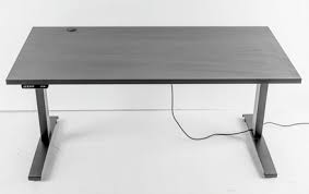 Our duke platform version allows users to easily transform almost any current workstation into a standing desk. Vertdesk V3 Review Btod Standing Desk Reviews And Ratings Xdesk
