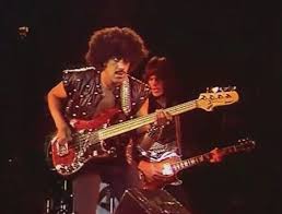 Https Encrypted Tbn0 Gstatic Com Images Q Tbn And9gctjhhqzvmyncaoemsda Fmgstzwx2nlek6acw Usqp Cau The band broke up in september 1983, at which point the lineup included lynott and downey.