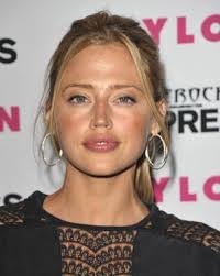 Stella Warren's Instagram, Twitter & Facebook