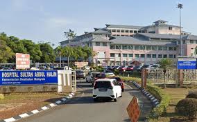 Sułtan abdul halim hospital (sahh) , dawniej znany jako szpital sungai petani , to szpital publiczny finansowany przez rząd położony w sungai petani , kedah , malezji. Cleanup At Sg Petani Hospital After 30 Healthcare Workers Infected
