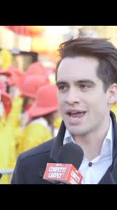Happy Thanksgiving everyone I hope everyone is safe warm and shoving there  face with all the food love you all so much #brendonurie  #macysthanksgivingdayparade #parade #macys #panicatthedisco ...