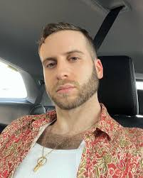 Bradley Stern's Instagram, Twitter & Facebook