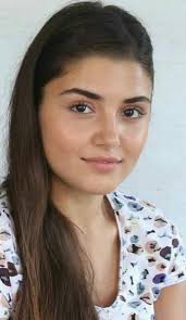 Hande Ercel Makyajsiz Da Guzel Mi Kizlarsoruyor