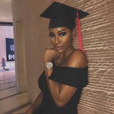 At 17 I Wanted Everything That Was In Store Pinterest Fyipinss Girl Graduation Pictures Graduation Photoshoot Graduation Look