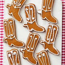 Plate with christmas gingerbread cookies. How To Decorate Christmas Cookies 25 Best Cookie Decorating Ideas