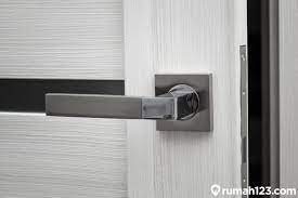 Terutama pada bagian depan rumah, dimana setiap sudutnya haruslah dirancang secara baik. 11 Inspirasi Desain Handle Pintu Minimalis Yang Tampak Menarik Di Rumah Rumah123 Com