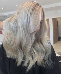 Light Creamy Blonde Lose Waves Blended Roots Balayage Platinum Creamy Blonde Light Blonde Hair Lose Waves Hair
