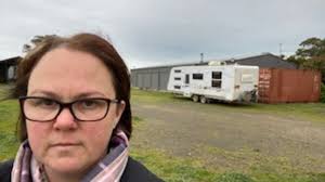 SA border restrictions force family to live in caravan so kids can reach  school