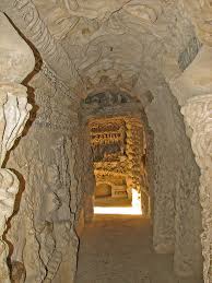 Une folle histoire peut commencer grâce à une simple pierre ! File Interieur Du Palais Ideal Facteur Cheval Jpg Wikimedia Commons