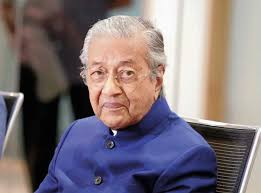 Rising Malaysian songstress Vanessa Reynauld weaves magic with “Anyam  Kayangan”