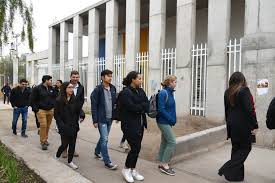 La pincoya es, según la mitología chilena, un espíritu del agua femenina de los mares de chiloe. De Harvard A La Pincoya