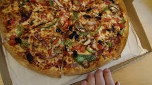 Fresh spinach, sweetcorn, mixed peppers, red onions & mushrooms. Pizza Hut Veggie Lover Thin Crust Pizza Review Youtube