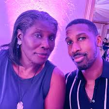 Kendrick Mitchell (@kendrickmitchellofficial) • Instagram photos and videos