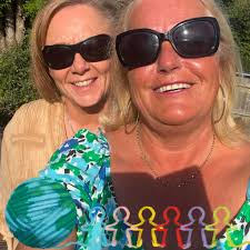 Looking for a mobile carpet cleaner to do living room , stairs and landing  in NP19