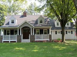 Classic Cape Cod Style House What Is A Cape Cod House A History Of Cape Cod Design Cape Cod Mas House Front Porch Cape Cod House Exterior House With Porch