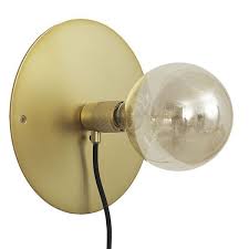 frama fitting wandlamp met grote wandplaat messing geeft je huis een vintage industriele look wandbeleuchtung wandleuchte wandlampe