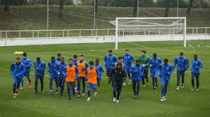 O cova da piedade falhou a inscrição na ii liga portuguesa de futebol, não sendo admitido no segundo escalão, informou hoje a liga de clubes, que convidou o vilafranquense para ocupar a vaga. Divergencias Sobre Estadio Podem Afastar Cova Da Piedade De Almada
