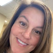 Mandi Grant's Instagram, Twitter & Facebook