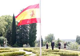 Uruguay declaró un día de duelo nacional y la bandera a media asta para rendir homenaje a la actriz china zorrilla, fallecida el miércoles en montevideo a los 92 años, y una despedida como merece una artista que contribuyó a construir cultura en el río de la plata, dijo el presidente uruguayo, josé mujica. Luto Oficial En Espana Hasta El 5 De Junio En Memoria De Las Personas Fallecidas Durante La Pandemia Espana Exterior