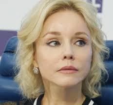 Зудина едва не разрыдалась после вопросов о табакове. Marina Zudina Opublikovala Foto Na Kotorom Ona Beremennaya Synom I S Muzhem Olegom Tabakovym Argumenty Nedeli