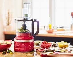 Kitchenaid mutfağınızda profesyonel sonuçlar elde edebilmeniz için eksiksiz bir büyük ve küçük ev aletleri serisi sunar. Delhi Ncr Experience Store Kitchenaid
