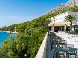 De a kilátás kárpótolt minket a lépcsőmászásért cserébe. Holiday Village Sagitta All Inclusive Omis Dalmacia Horvatorszag Omis Kozep Dalmacia Horvatorszag Price Last Minute Kulonleges Ajanlatok Szallas