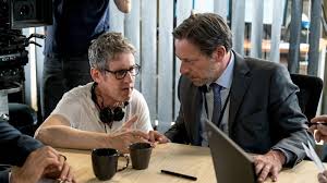 La saison 5 du bureau des légendes vient d'être annoncée par un court teaser diffusé en ligne par canal +. Eric Rochant Avec Le Temps La Fin De La Saison 5 Du Bureau Des Legendes Se Bonifiera Aux Yeux Des Gens Gq France