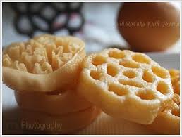 It's still ramadan at the moment. Kuih Ros Kuih Goyang Kuih Bunga Durian Kuih Sarang Tebuan Durian Eat Foodstuff