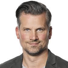 Alex Lind's Instagram, Twitter & Facebook