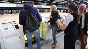 De presentatrice & journaliste is anno 2021 bekend van nos journaal, wnl vandaag de dag, nederland in new york. Eva Jinek En Freek Vonk Youtube