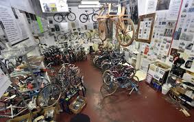 Wurdigung Fur Den Erfinder Des Laufrades Museums Initiator Ist Martin Hauge Im Karlsruher Gewerbehof Eroffnete Das Erste Inoffizielle Drais Museum Karlsruhe