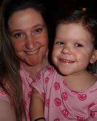 Baby Leighton and Mama Liz Johnston Twinning Pictures