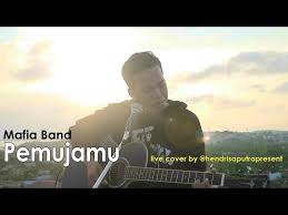 C c peluklah diriku kasih am terbangkan aku melayang bersamamu f menyusuri ruang hati yang penuh kasih fm g berhiaskan cinta abadi Chord Kunci Gitar Dan Lirik Lagu Pemujamu Mafia Band Tribun Video