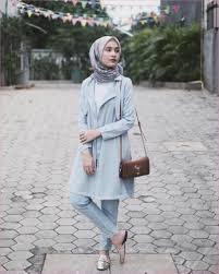 Apalagi apalagi jenis pakaian itu adalah baju. Santai Dan Nyaman Dengan 10 Rekomendasi Busana Kasual Bagi Muslimah Dan Tipsnya Agar Tetap Fashionable