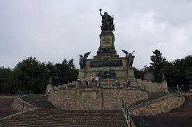 Das denkmal sollte an die einigung deutschlands 1871 erinnern. Germania Bild Von Seilbahn Rudesheim Rudesheim Am Rhein Tripadvisor