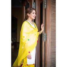 Azekah daniel looks alluring in bridal photoshoot pictures let a woman feel like a bride and look her best self! Asif New Song Shefalitayal