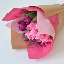 A Simple Pretty Way To Dress Up And Present A Simple Bunch Of Flowers Diy Your Own Flower Bouquet Wrapp How To Wrap Flowers Diy Wedding Flowers Bouquet Wrap